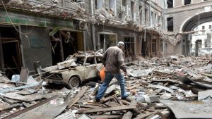 Ucrania y Rusia acuerdan un alto al fuego temporal en "corredores humanitarios" para evacuar civiles