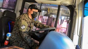 Militares abandonan cuarteles para conducir rutas de microbuses tomadas por el Gobierno