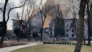 Rusia bombardeó el teatro de Mariúpol que albergaba a cientos de refugiados ucranianos