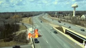 VIDEO: Camionero se salva de milagro tras impactante accidente en Minnesota