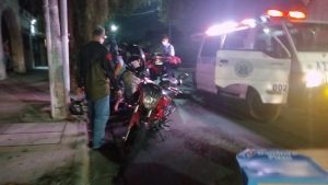 Dos lesionados en colisión de motocicletas en Santa Ana