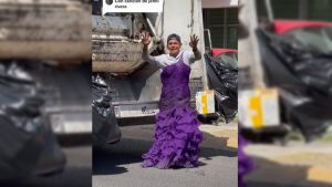 VIDEO: Recolector de basura se hace viral por bailar con vestido en el trabajo