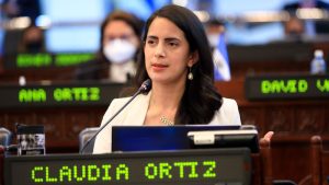 Claudia Ortiz: "De ninguna manera" apoyaría reelección del Procurador Apolonio Tobar