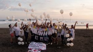VIDEO: Familia de joven desaparecido lo recuerda en su cumpleaños en el mismo lugar que un año atrás