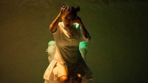 VIDEO. Actriz salvadoreña Dinora Alfaro desvela temas tabúes en el escenario