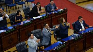 Asamblea decide regular comportamiento de los diputados hasta un año y medio después de estar en funciones