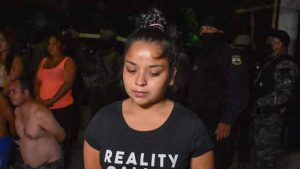 Joven hace un video alusivo a pandillas, otra lo sube a TikTok y terminan en la cárcel