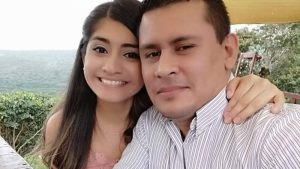 "Puso su mano, protegiéndome", sobreviviente relata segundos previos a accidente en que su esposo murió en La Libertad
