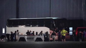 Menores de edad llegan cada vez más en vuelos clandestinos de Texas a Nueva York
