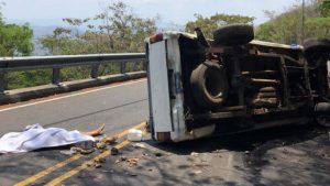 Mujer murió al chocar pick up en que viajaba como pasajera
