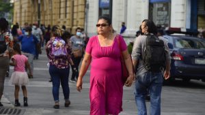 El desuso de mascarilla debió ser gradual, advierten médicos