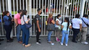 Una fila de 400 personas para sacar la solvencia en centros penales