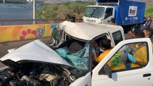 Periodistas de Telecorporación Salvadoreña sufren accidente en el puente Cuscatlán