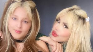 La "barbie colombiana" somete a su hija de 12 años a dolorosa cirugía plástica