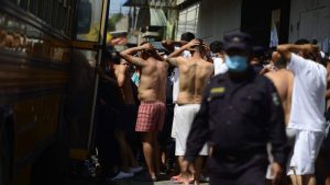 Bukele pide trasladar más detenidos a penales: "mantengan las bartolinas vacías para volverlas a llenar"