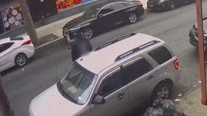 VIDEO: Anciano fue brutalmente atacado con un ladrillo para robarle en Nueva York