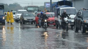 Alta probabilidad de inundaciones y deslizamientos en varios puntos del país, advierte Medio Ambiente