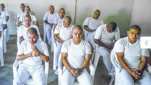 Primer grupo de 18 detenidos en régimen de excepción entra a prisión preventiva
