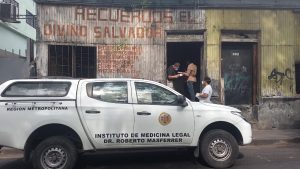 Joven muere por presunta intoxicación alcohólica en cantina del centro de San Salvador