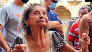 VIDEO: Doña Catita llora al bailar “Perfume de gardenias”