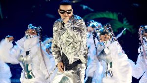 Salvadoreños hacen fila por entradas para concierto de Daddy Yankee