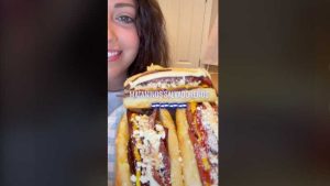 VIDEO: Mujer estadounidense prepara su versión de los "panes mataniños" salvadoreños