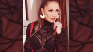 VIDEO: Inspiradora y sensual, así luce Elena Villatoro con este sexy vestido blanco