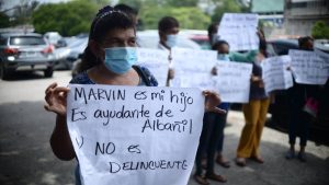 "Vivimos atemorizados": Pobladores del Bajo Lempa acuden a la Corte Suprema por familiares detenidos