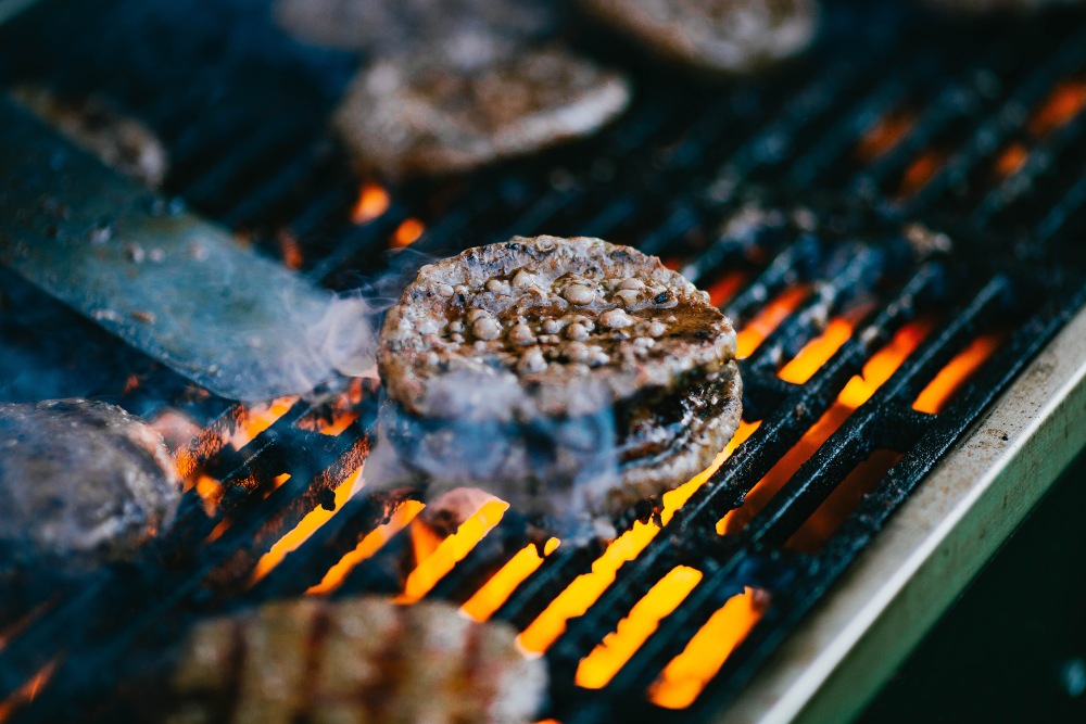 Hamburguesa parrilla fuego