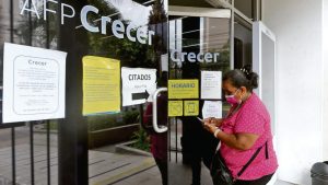 Es “poco probable” que el gobierno Bukele aumente pensiones, advierte EMFI