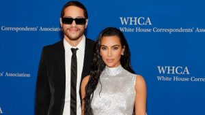 FOTO: Pete Davidson hace un nuevo tatuaje en honor a los hijos de su novia Kim Kardashian