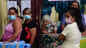 Mirna hace malabares para sostener a sus 7 familiares detenidos: "En casa ya solo yo quedo"