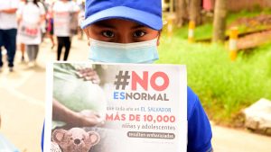 “Yo quisiera que El Salvador sea un país más seguro”, dice joven que marchó por los derechos de la niñez