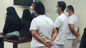 Mujer acusada de estafar con visa americana y cheques queda libre por tercera vez al conciliar