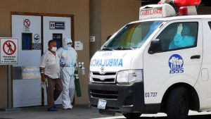 Médicos alertan de alza de casos de COVID-19