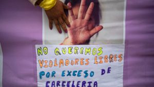 La castración química para violadores divide a los peruanos