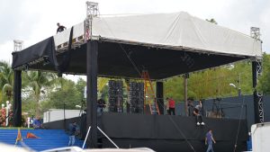 Luces y cámaras: Preparativos para el discurso de Bukele en la Asamblea por su tercer año de gobierno