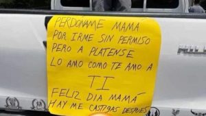 Las curiosas pancartas del Platense en el Día de la Madre que se volvieron virales