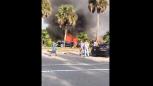 VIDEO. Doctor murió atrapado en su Tesla por un fallo