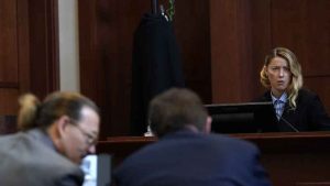“Es lo más doloroso y difícil por lo que he pasado": Amber Heard testificó por primera vez en el juicio contra Johnny Depp