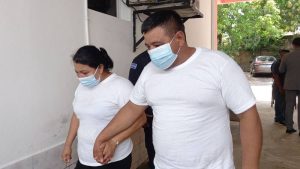 Cuidadores de perros que atacaron a mujer quedan en libertad tras conciliar con esposo de víctima