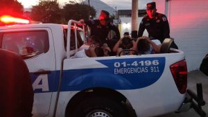 Policía captura a 27 personas en una iglesia en la calle Sisimiles