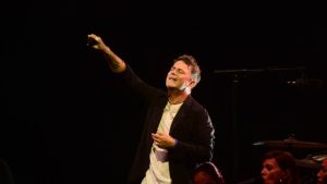 Alejandro Sanz llega a sus 54 años y así lo felicitan los famosos