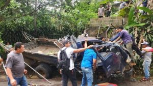Una mujer muerta y más de 20 lesionados tras vuelco de camión en Ciudad Barrios
