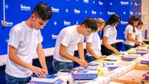 Gobierno reporta inversión de $600 millones en tecnología para reducir brecha digital