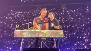 VIDEO. "Fue un sueño": Salvadoreña se viraliza tras cantar junto a Coldplay durante concierto en Estados Unidos