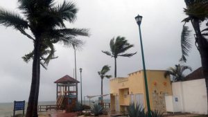 Agatha tocó tierra en la costa suroeste de México como huracán categoría 2