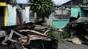 "Madre e hija y abuela han fallecido". Un incendio destruyó tres viviendas en Santa Tecla