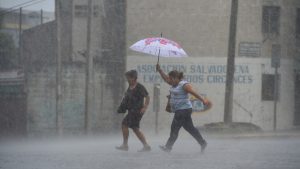 Baja presión provocará incremento de lluvias en El Salvador a partir del martes