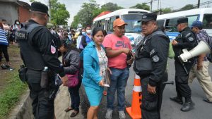 "Estoy arreglando el tráfico", aseguró Osiris Luna en Mariona tras desalojo de familiares y desmantelamiento de venta de paquetes